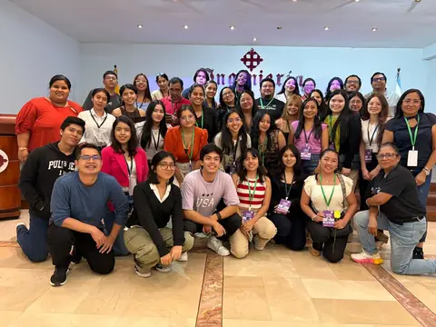 Foto grupal de Inspirando futuras líderes extraordinarias, el encuentro de mujeres en tecnología